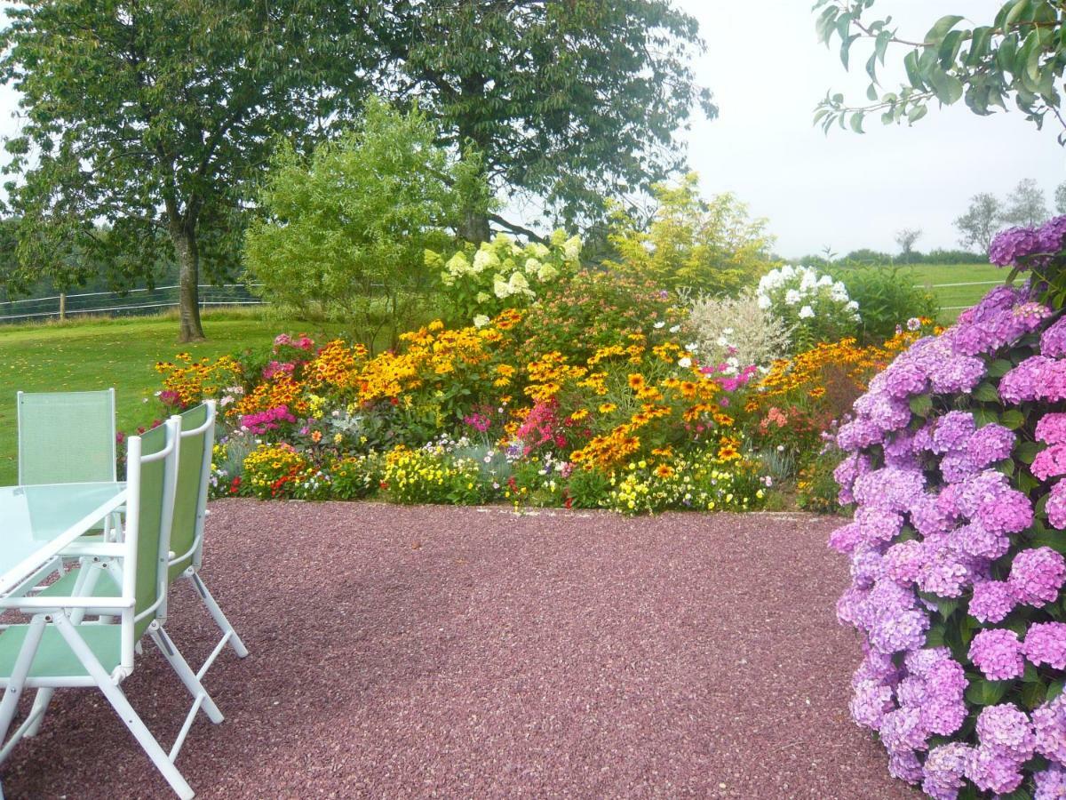 Le Rocher B&B Yvrandes ภายนอก รูปภาพ