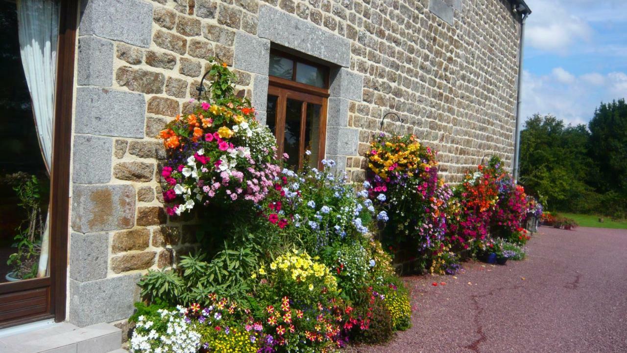 Le Rocher B&B Yvrandes ภายนอก รูปภาพ